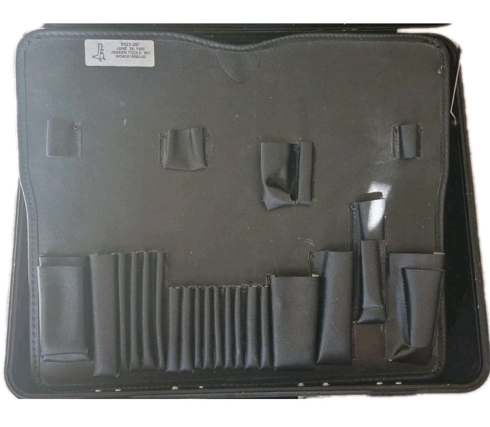 JENSEN TOOLS CASE 18"X15"X9" one latch is broken