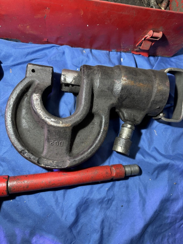 Dc2 35-Ton Capacity Hydraulic Punch
