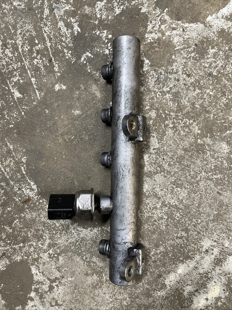 Genuine AUDI Q7 - 3.0 TDI - Fuel Left Injector Rail - 059130089AB