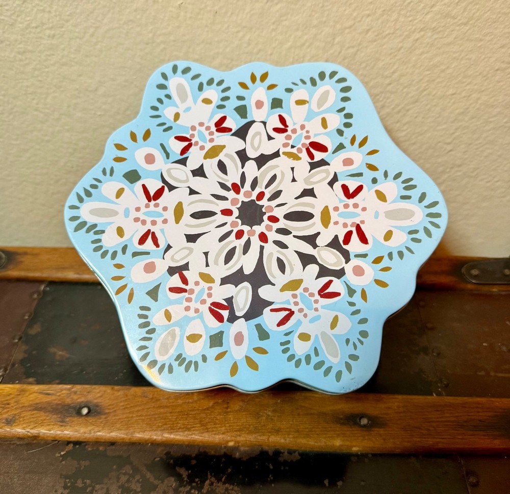 Colorful Metal Snowflake Shape Tin Winter Cookie Candy Gift Container