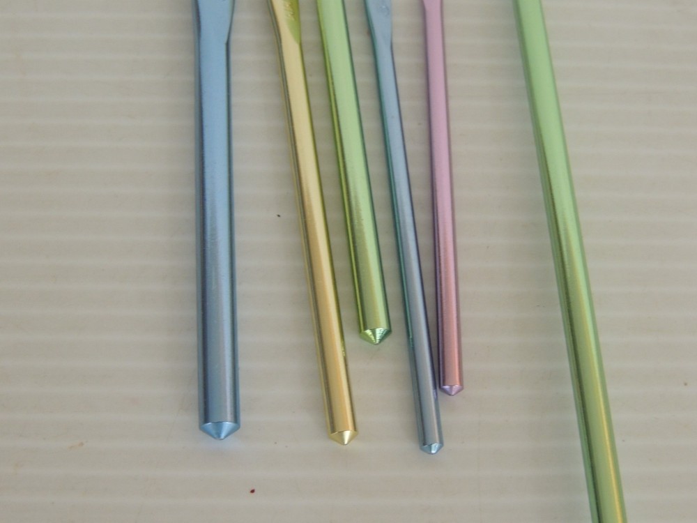 vintage crochet hooks lot