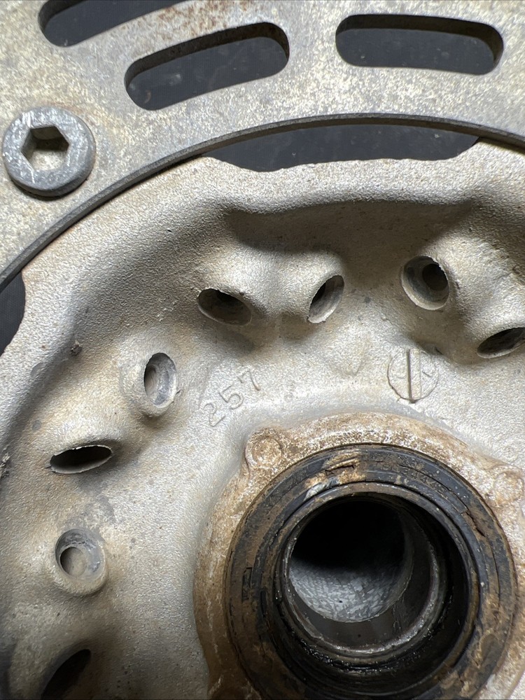 1999 suzuki rm250 Front Wheel Hub