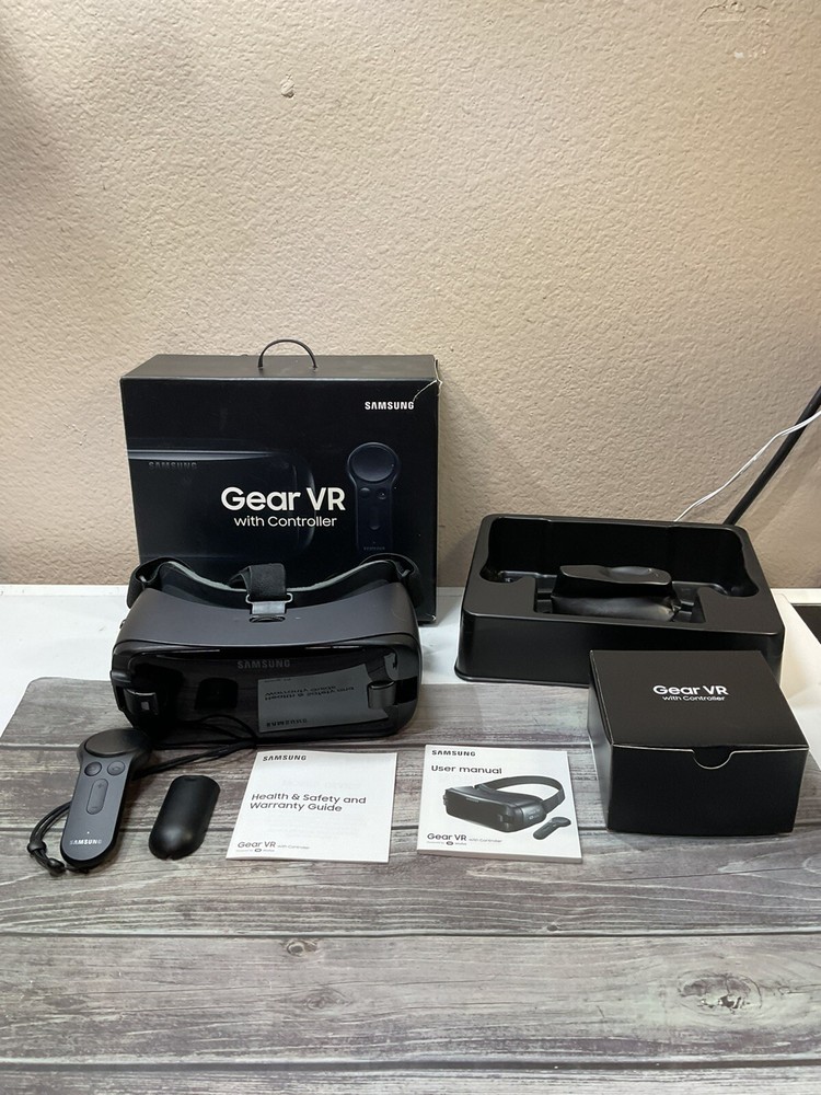 Samsung SM-R324 Gear VR W/Controller Powered by Oculus
