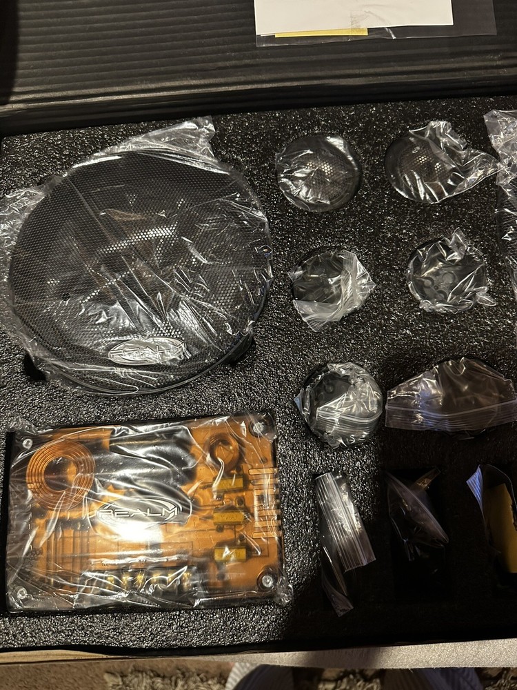 Realm Component Speaker Auto