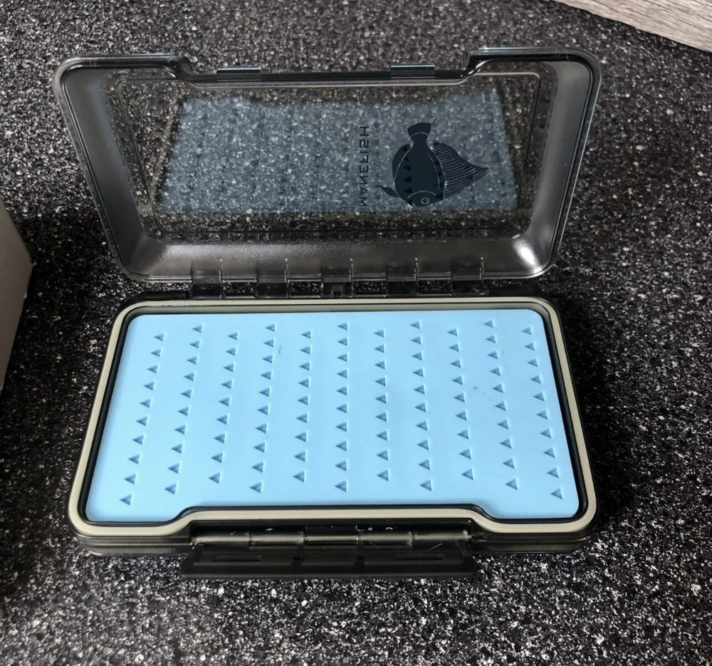 MANEFISH WATERPROOF DOUBLE SIDED FLY BOX SMALL GREY/BLUE 6”x4”