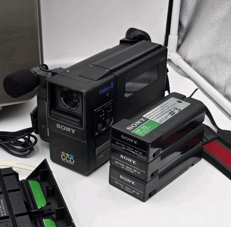 Sony EV-C8U Video 8 Cassette Recorder Player Deck - Powers and Plays Tape Read!
