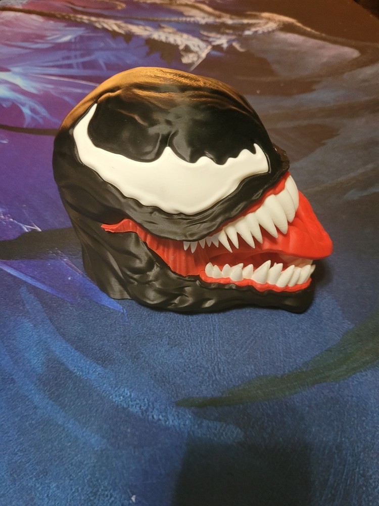 VENOM MTG Deck Box! 100 Cards Commander