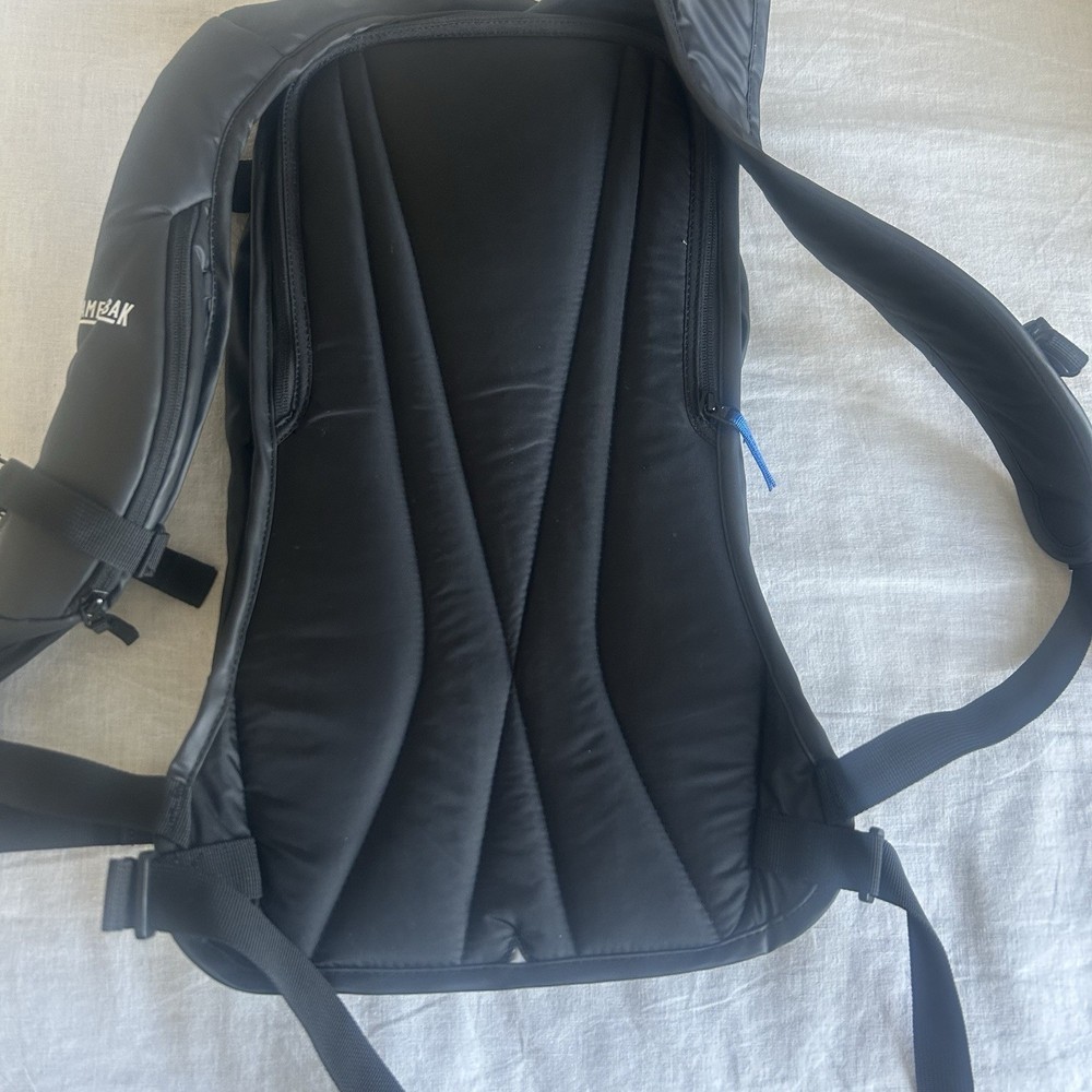 Camelback PowderHound 12L Hydration Pack Backpack Water Snow Shield Preowned