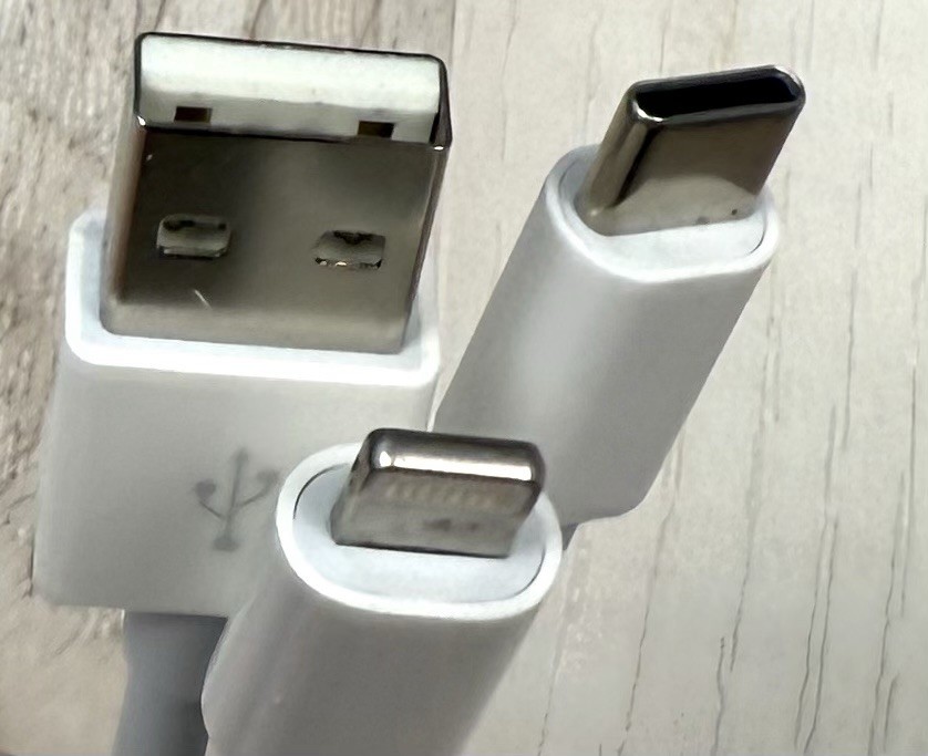 5-in-1 Multi-Function MEMORY CARD READER USB Adapter & SD Reader White NOB NEW