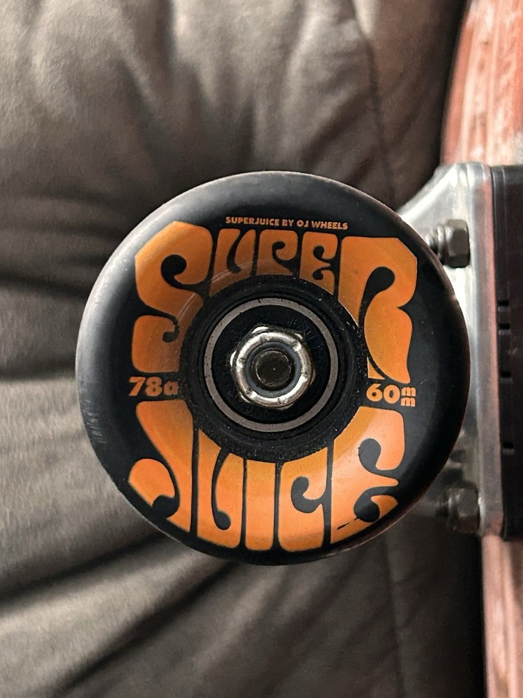 MAGENTA VISUAL TRAVELING COLLAB (8.5) Skateboard