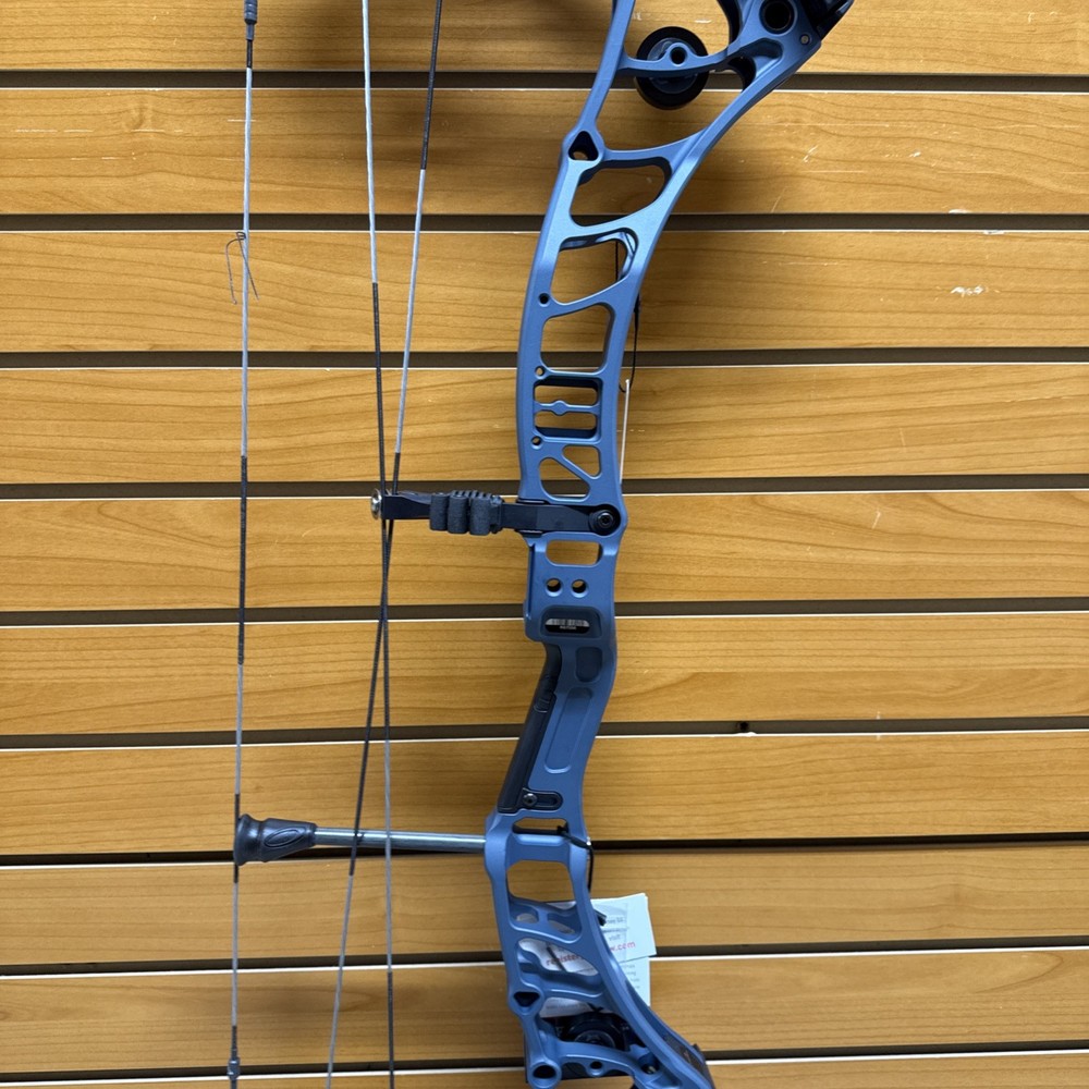 Item 3853 - Bowtech Archery Compound Bow - Virtue - RH - Tac Blue - #70