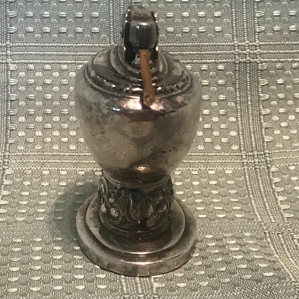 VINTAGE RONSON U.S.A. OVAL 2 3/4" HIGH SILVER-PLATED TABLE LIGHT W/ WICK