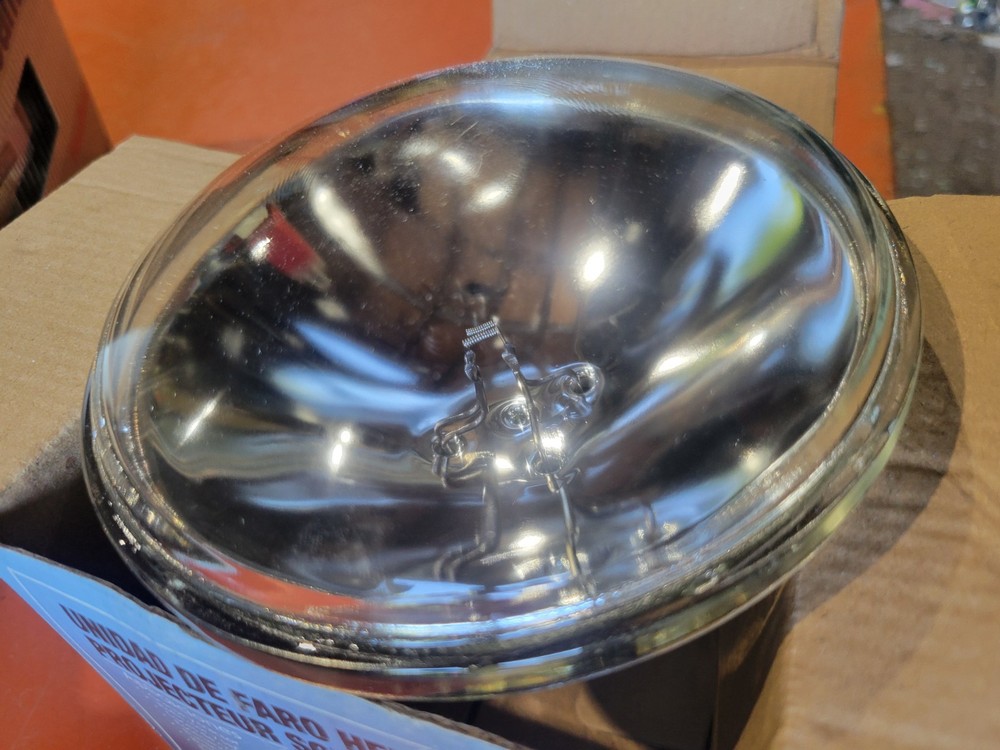 Eiko Lighting 4007 Sealed Beam Par46 100w