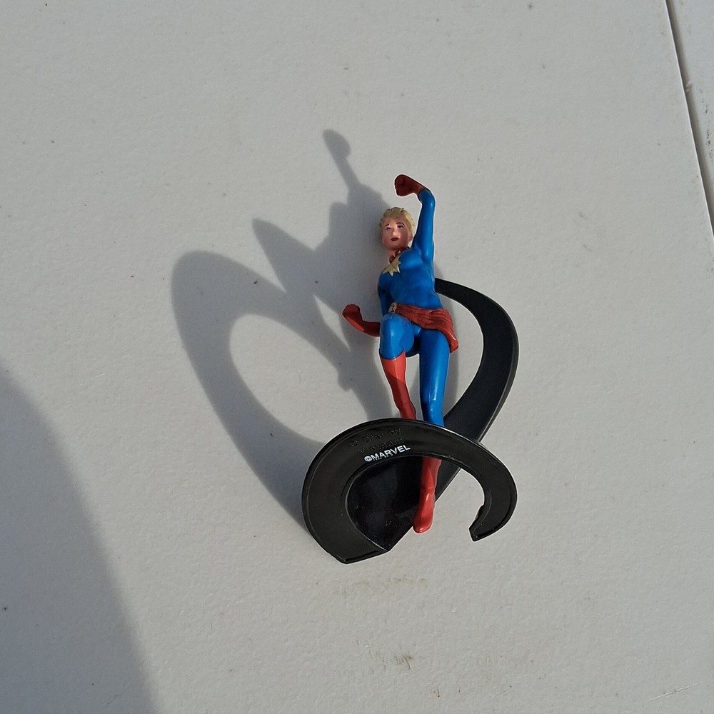Marvel Captain Marvel Comic Book Heroes Plastic Multicolor Figurine