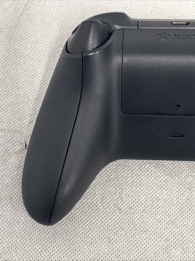 Microsoft Xbox Series X|S Wireless Controller - Model 1914 - Black