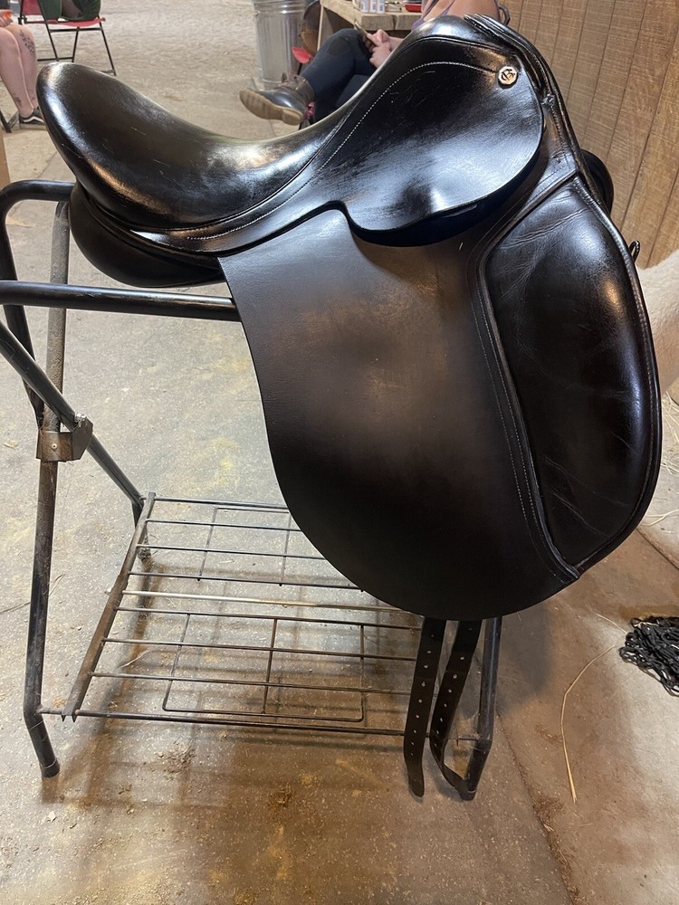 17.5” Pro-Seat Dressage Saddle