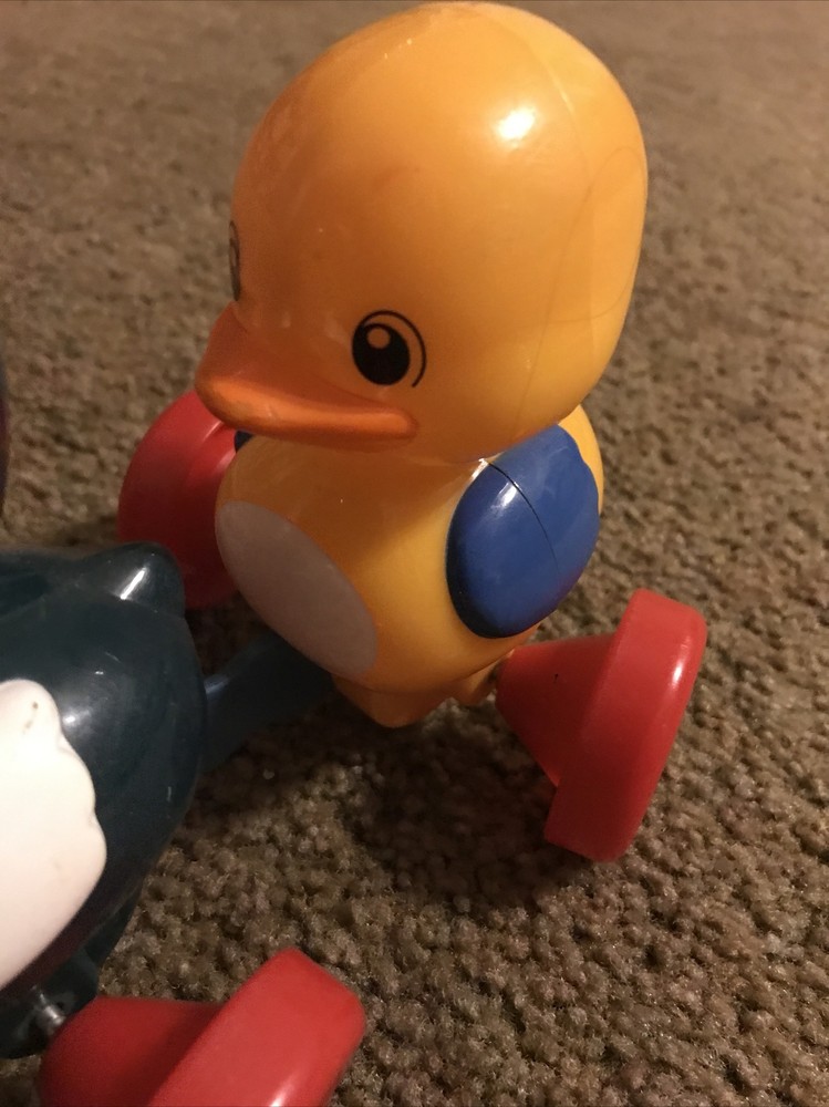 TOMY DUCK AND DUCKLING pull toy