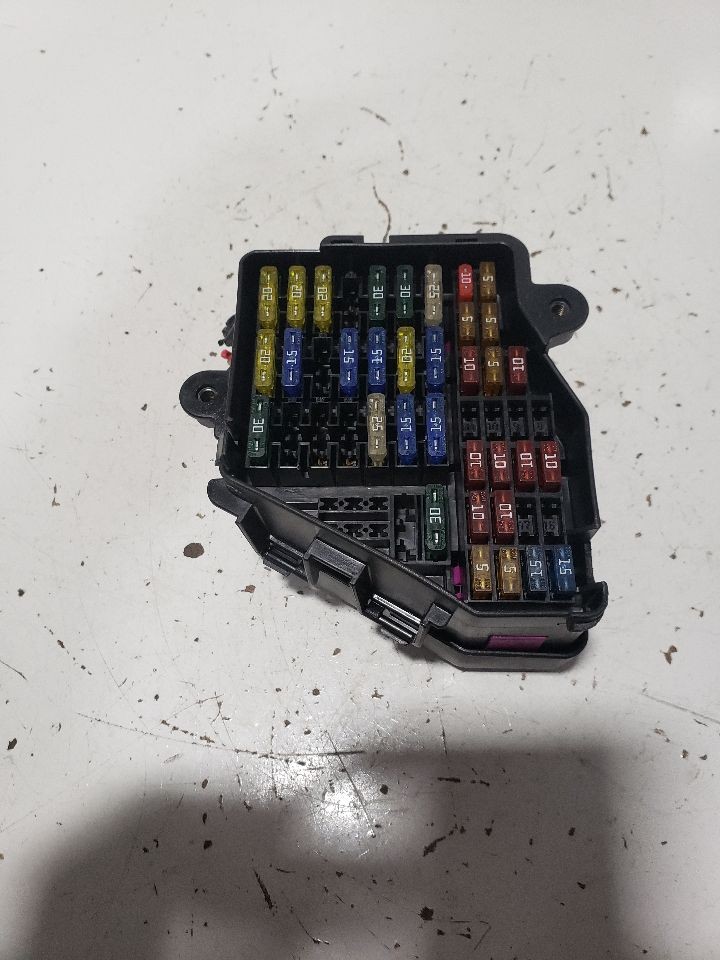 Used Fuse Box Engine fits: 2002 Volkswagen Passat engine compartment Grade A