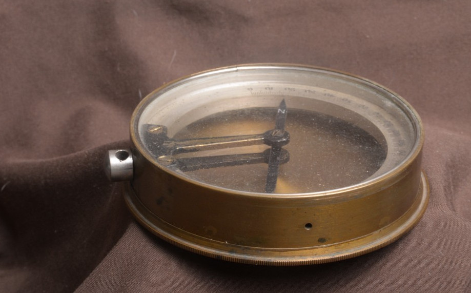 Brass vintage antique compass with screw on lid