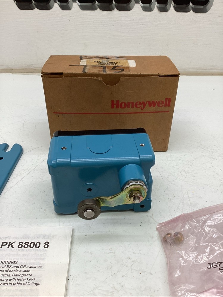 Honeywell Micro Switch Splash Proof Switch 0P-AR NIB