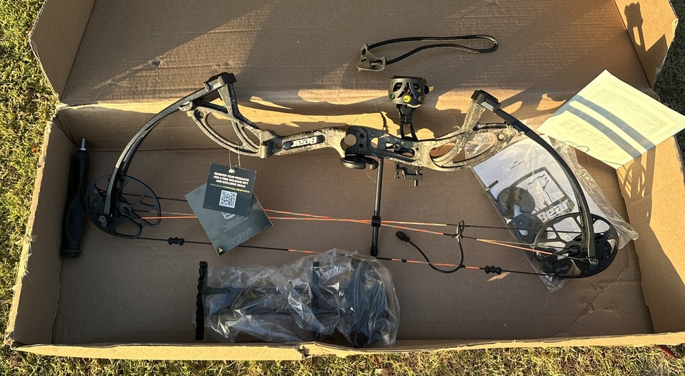 Bear Cruzer G2 - RTH - Compound Bow - 5-70lb adjustable - New in distressed box