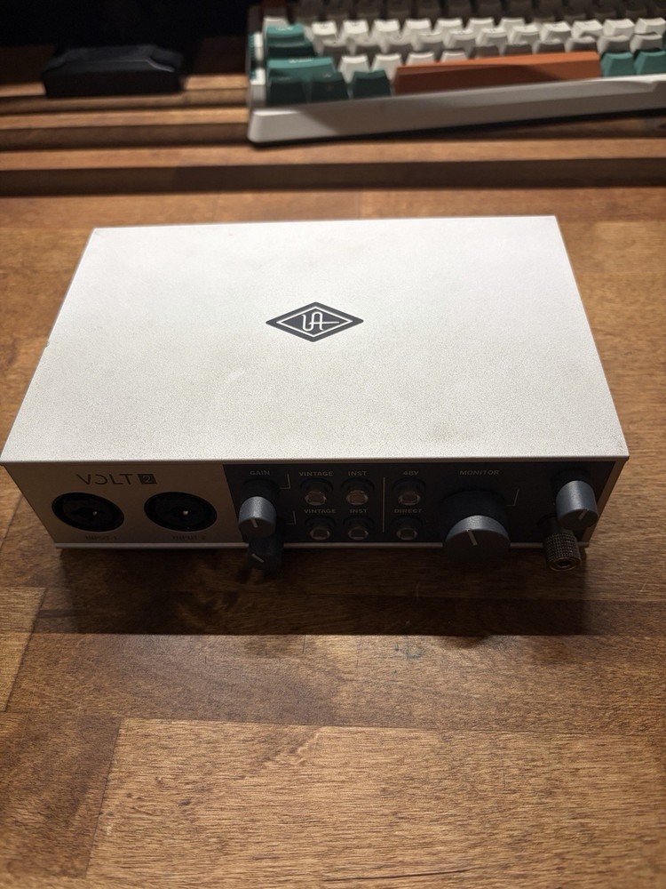 Universal Audio Volt 176 USB-C Audio Interface with 2 USB Cables