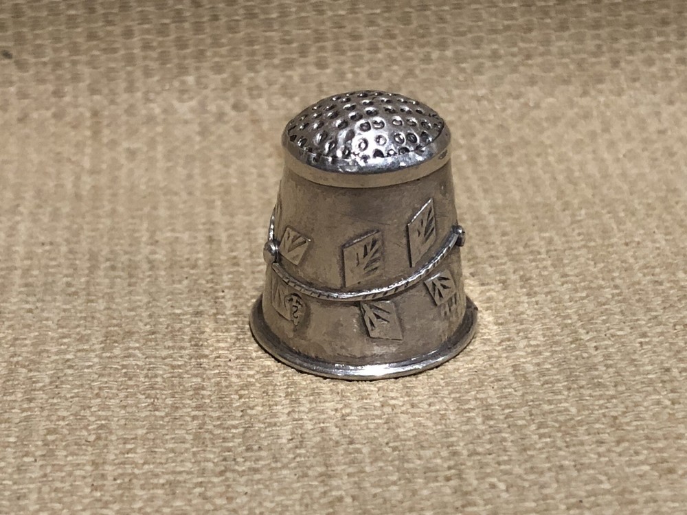 Vintage Sterling Silver Mid Century Vine Design Thimble.