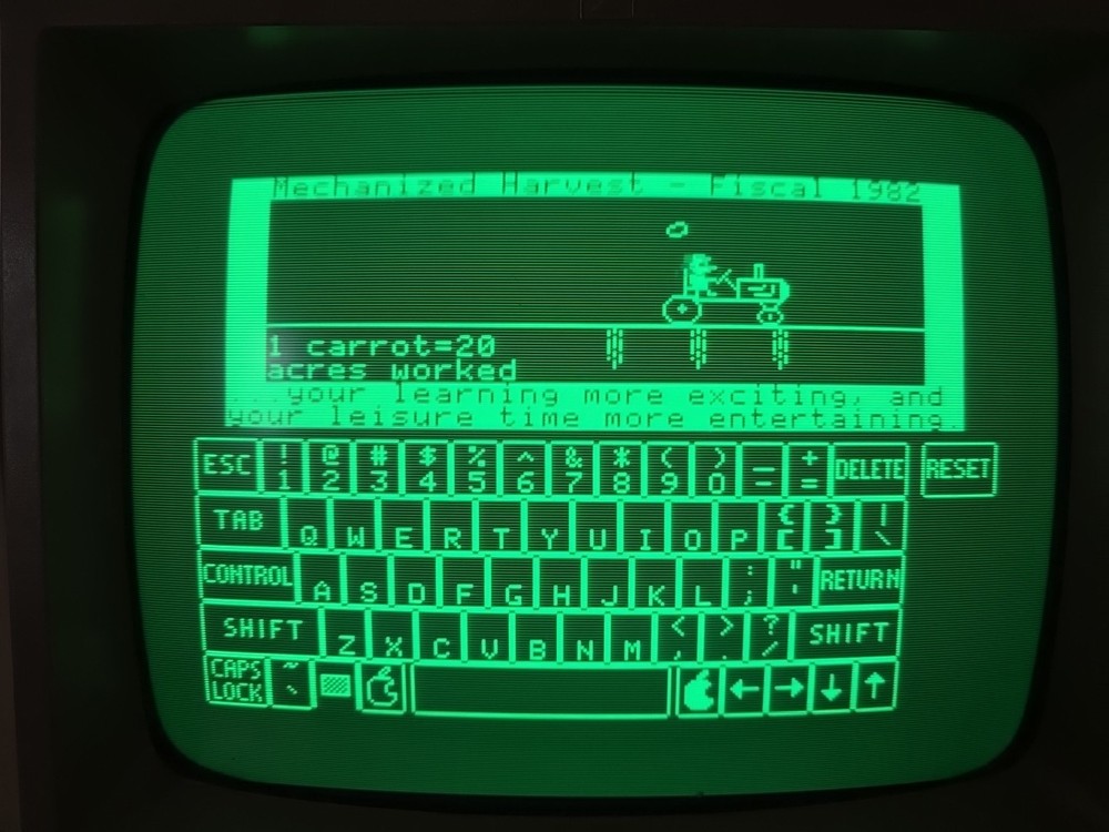 Apple II Diskware DOS 3.3 Sample Programs And Apple Presents...Apple 5.25" IIe