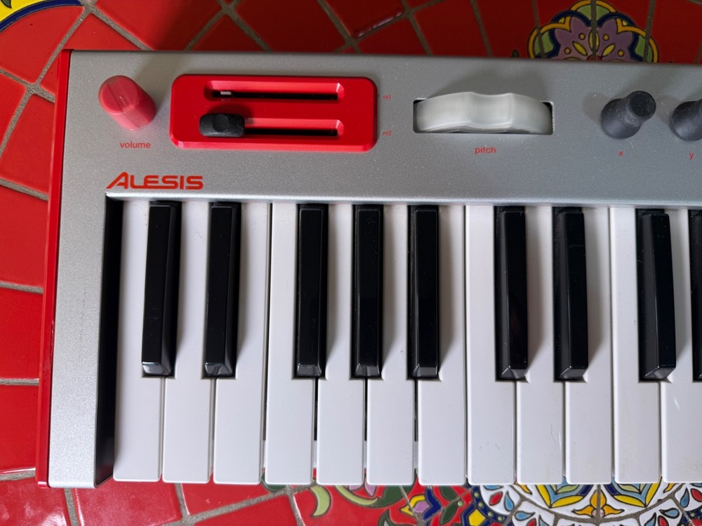 Alesis Micron 3 OSCs, 2 Filters, Drum Machine too!