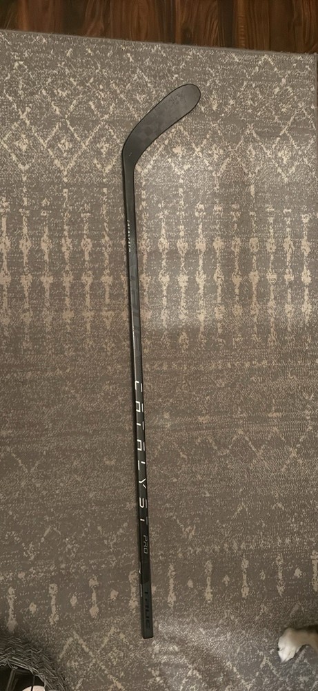 True Catalyst Pro Hockey Stick (30 Flex, Mid Kick)