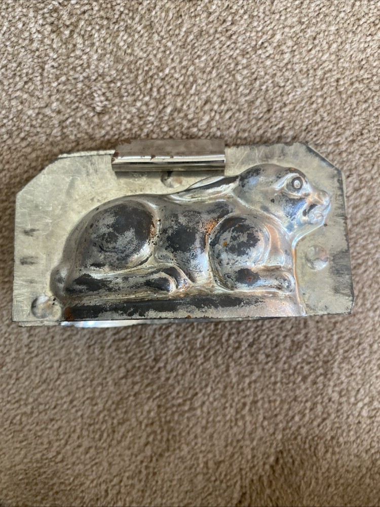 Vintage Easter Bunny Rabbit Mold Crouching 4.5 X 2