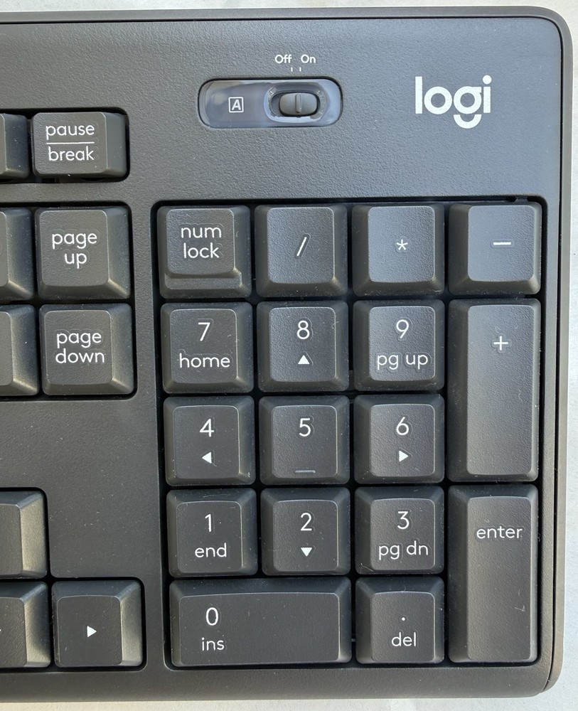 Logitech K295 Silent Touch Keyboard and M220 Mouse, clean and lightly used