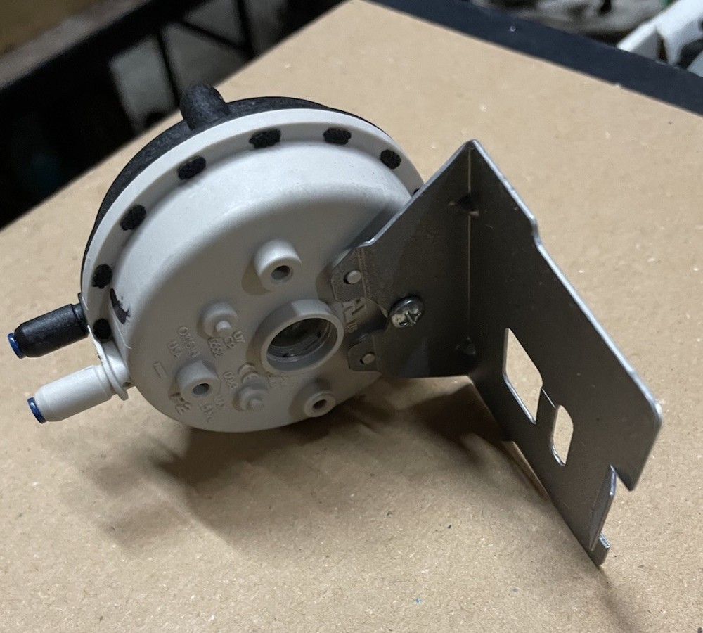 Lennox P104371-02 Pressure Switch