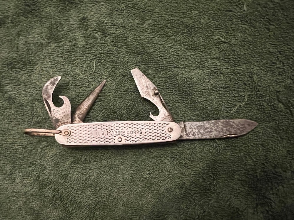 WWII USMC UTILITY POCKET KNIFE / ALL THERE