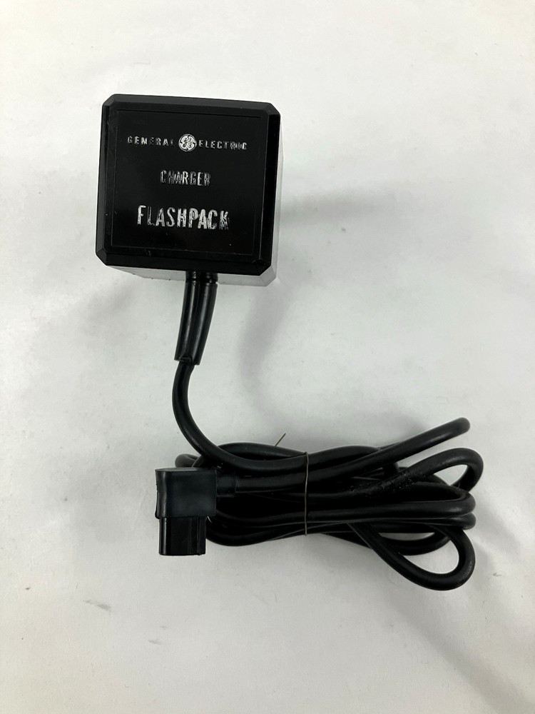 Vintage GE Flashpack Charger Camera Flash Unit Black General Electric Accessory
