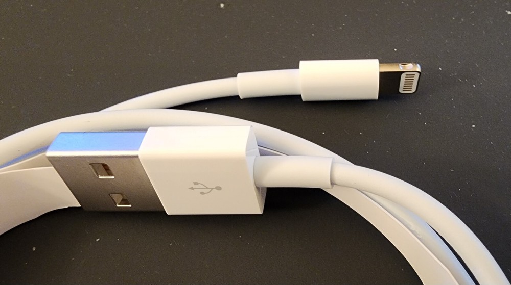 Genuine APPLE Lightning USB Cable 3.3ft (1M) for IPhone X, 12, 13, 14, PRO MAX