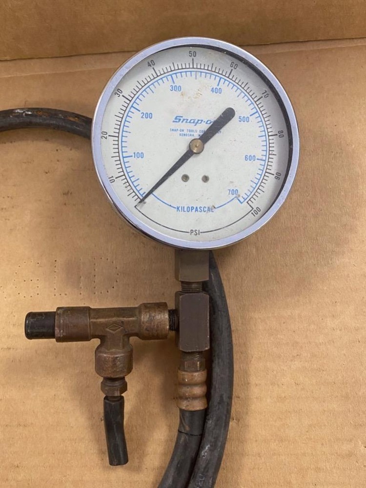 SNAP-ON 700 KILOPASCAL 100 PSI COMPRESSION TESTER- USED.