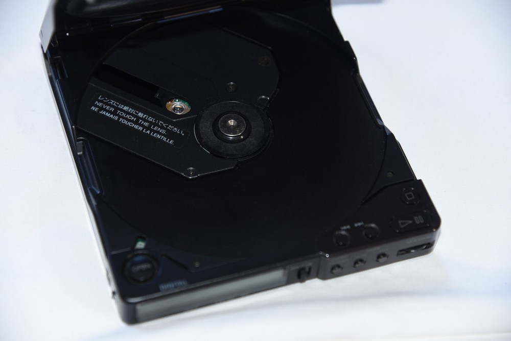 Sony D-25 Discman Personal CD Player Working