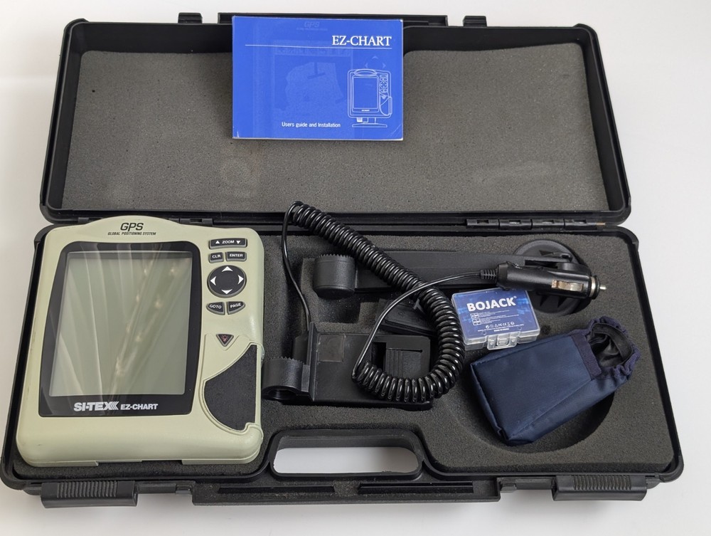 Si-Tex EZ-Chart GPS Chartplotter – Powers On – w/ Case, Manual & Accessories