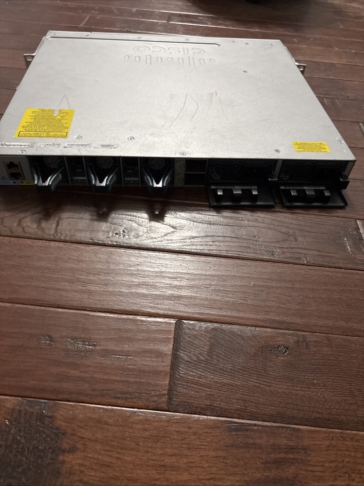 Cisco Catalyst WS-C3850-24T 24-Port Gigabit Switch without Network Module