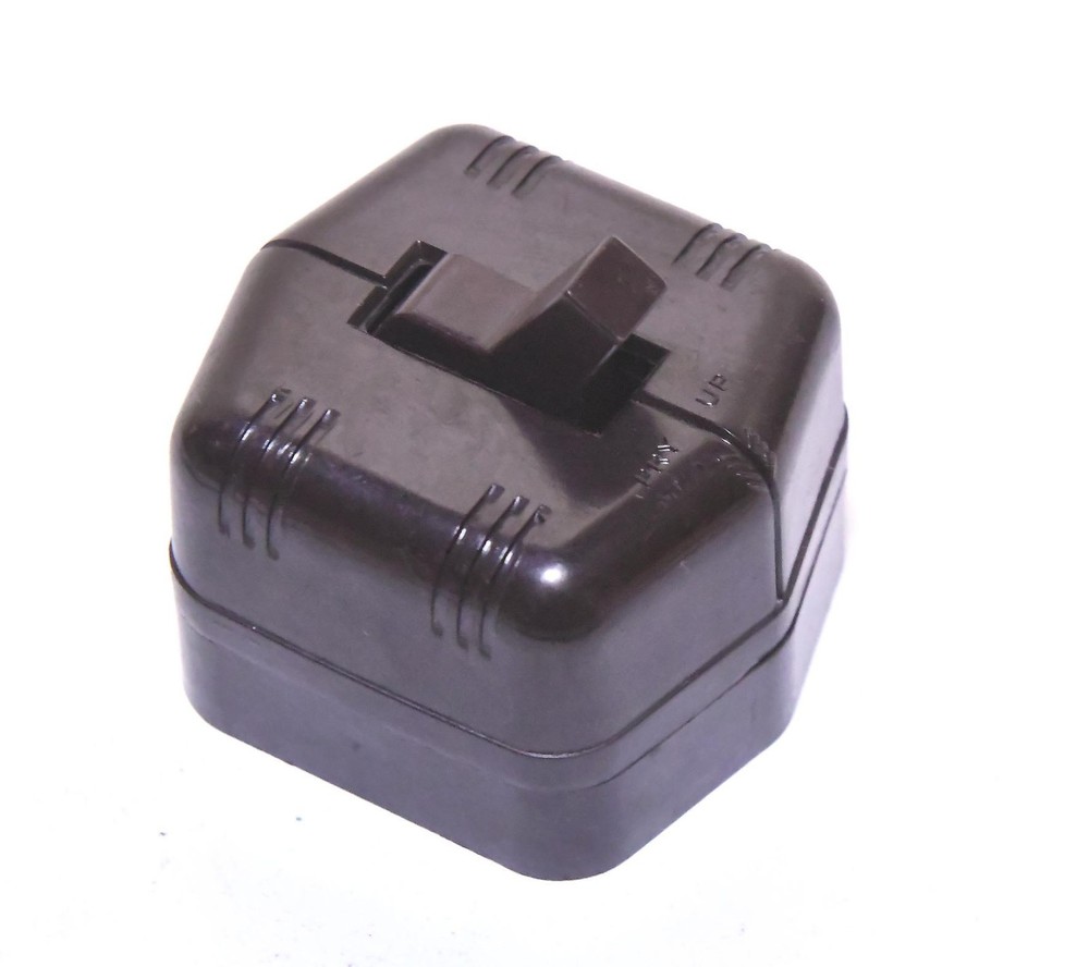 VINTAGE PLASTIC BAKELITE ON / OFF ELECTRICAL TOGGLE SWITCH
