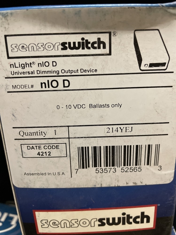 (C) Sensor Switch nLight Universal Ouput Dimming Interface NIO D 214YEJ