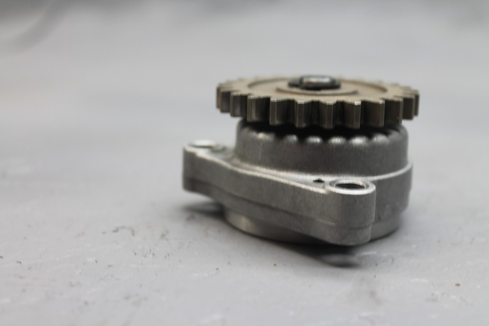 1982 SUZUKI GS300L ENGINE MOTOR OIL PUMP