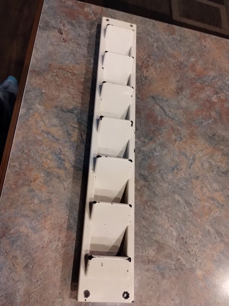 17.25 X2.5 Plastic Louvered Vent Pre-owned
