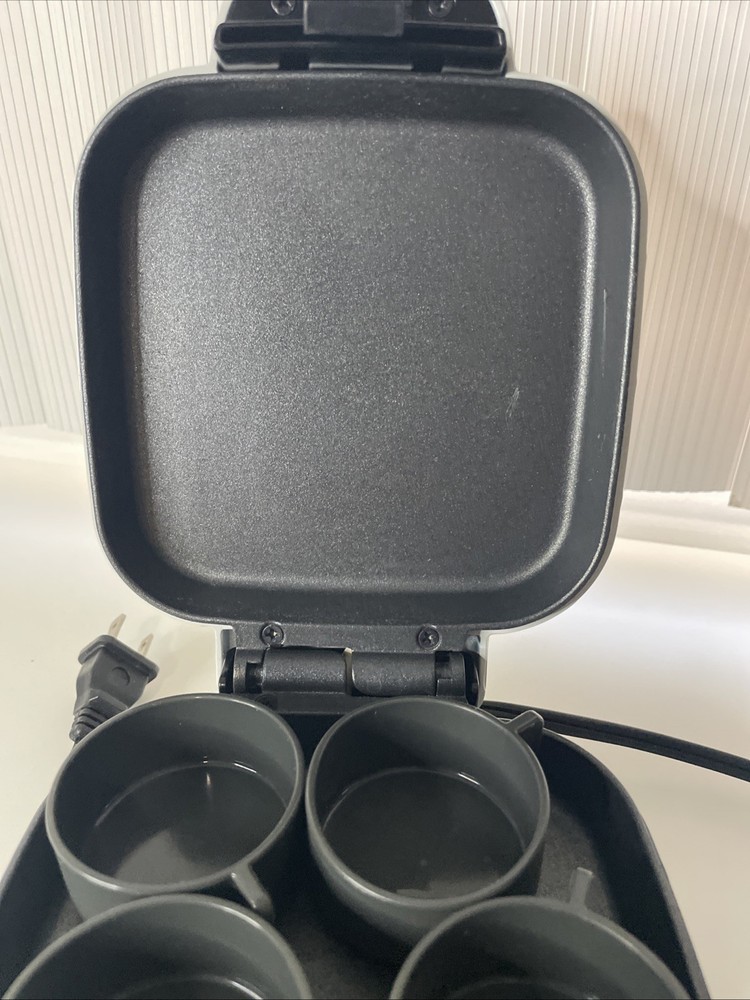 White Dash Egg Bite Maker Fast Heating w/4 Silicone Cups & Recipe Guide Brunch