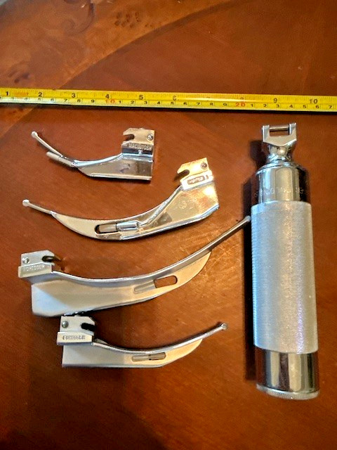 Macintosh Foregger Folding Scope with light Laryngoscope