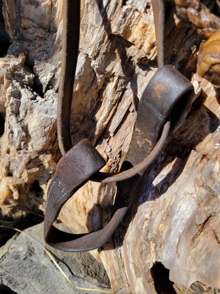 ANTUQUE RAWHIDE BOSAL KEATHER HALTER