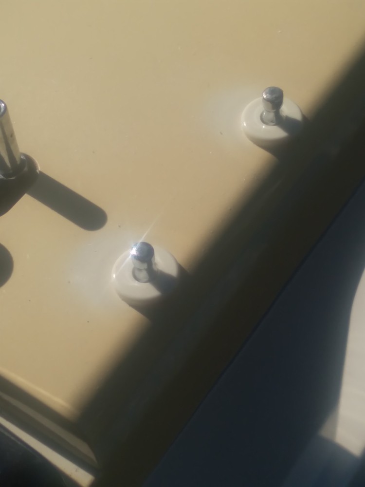 Montgomery Ward Sewing Machine UHT J2000