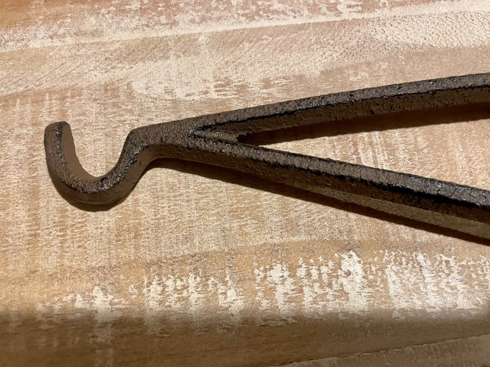 Vintage Cast Iron Wall Mount Pivot Swing Wall Hook Plant Hanger SOLID Metal