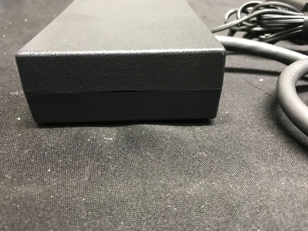 Extron P/2 DA2 Plus Two Output VGA Distribution Amplifier with Power Cord